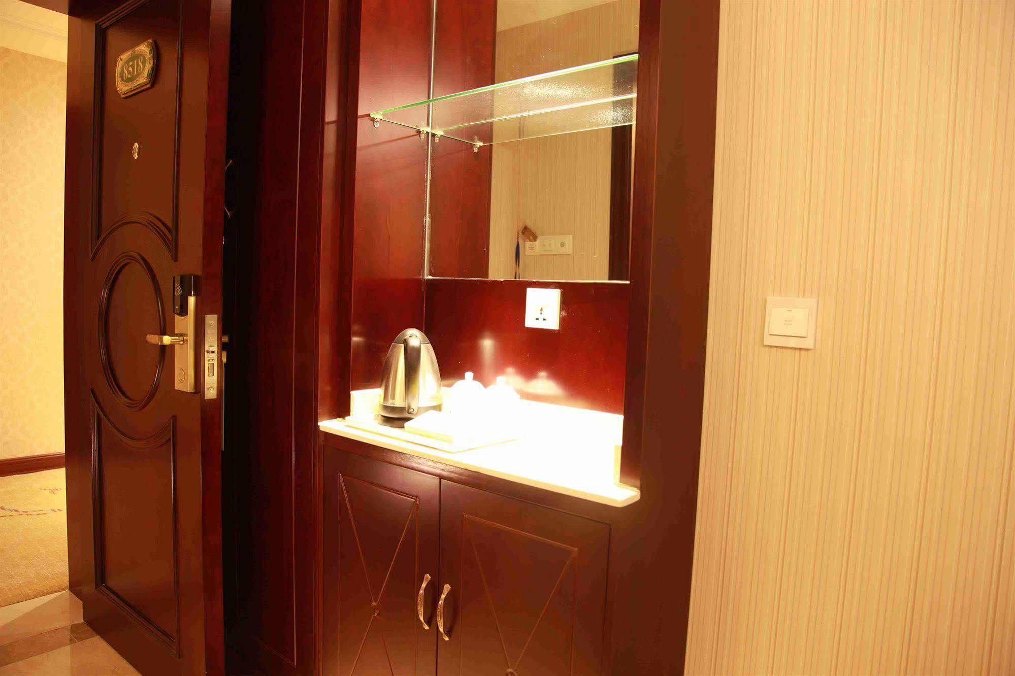 Vienna Hotel Shanghai Pudong Airport מראה חיצוני תמונה