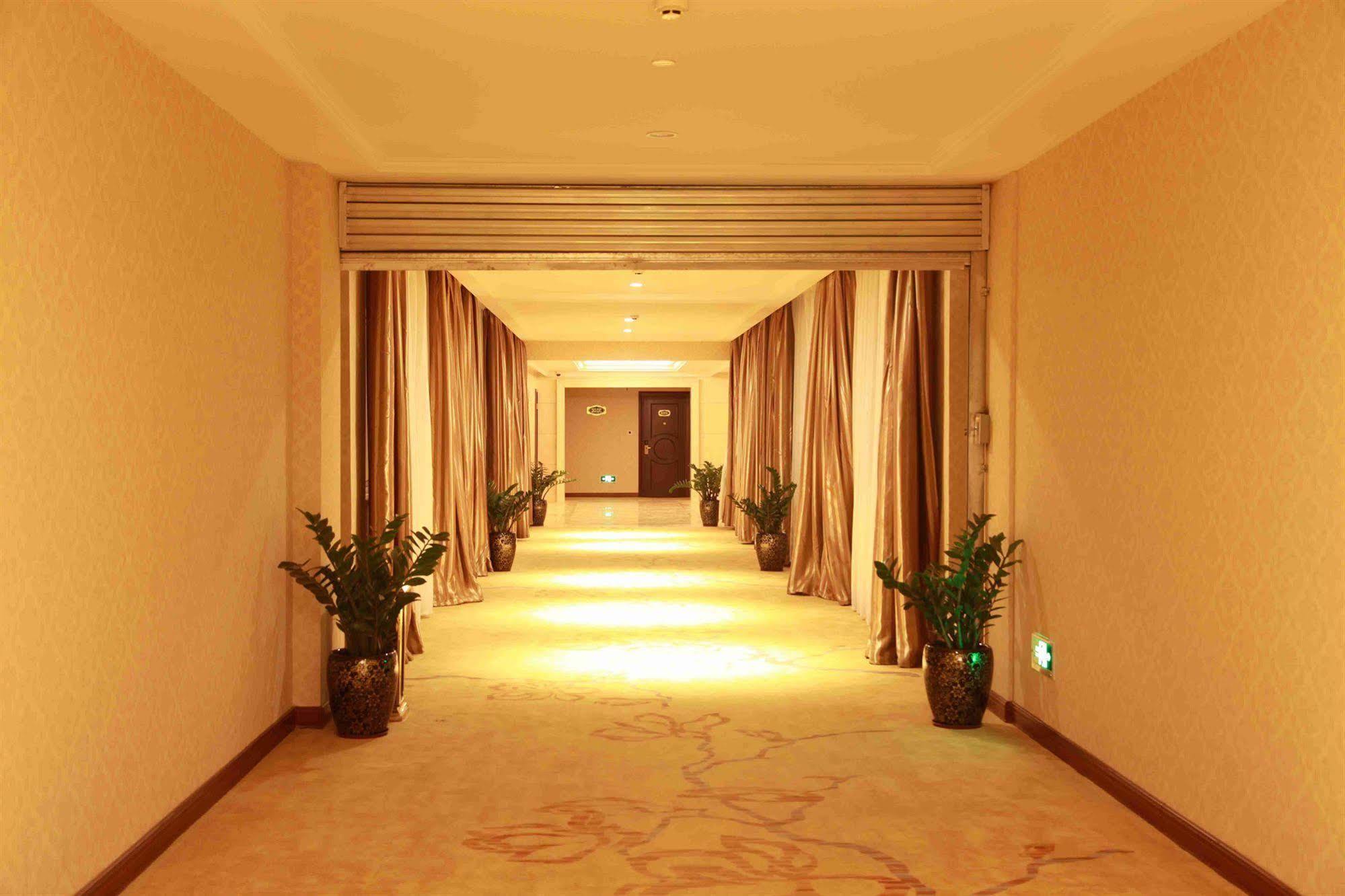 Vienna Hotel Shanghai Pudong Airport מראה חיצוני תמונה